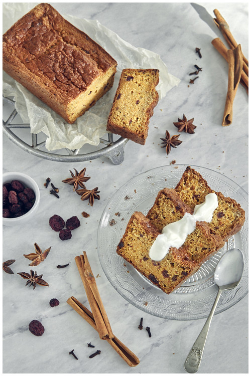 Bizcocho de zanahoria - Fotografía y estilismo Fotografía y estilismo de receta de bizcocho de zanahora para libro de recetas.