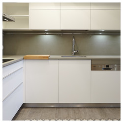 Cocina - Neomad Interiorismo Detalle de la reforma de armarios, suelos y encimera de la cocina de la vivienda reformada por el arquitecto Mario Halty, de Neomad Interiorismo.