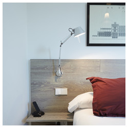 Dormitorio - Neomad Interiorismo Detalle de la iluminación de cama en la reforma de la vivienda llevada a cabo por el arquitecto Mario Halty, del estudio Neomad Interiorismo.
