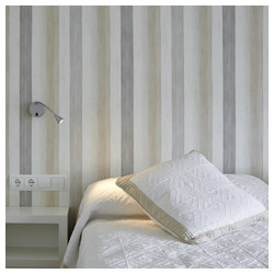 Dormitorio - Neomad Interiorismo Detalle del papel de pared e iluminación de cama en la reforma de esta vivienda llevada a cabo por el arquitecto Mario Halty, del estudio Neomad Interiorismo.