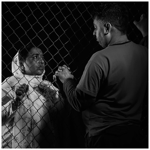 Familia Pakistán - Proyecto Yaakaar “Yaakaar” es un proyecto fotográfico que nos acerca a cinco historias, cinco vidas, cinco sueños y una esperanza común: conseguir un futuro mejor.