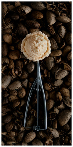 Helado de almendra - Fotografía y estilismo Fotografía y estilismo de helado falso para libro de recetas.