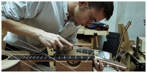 Paco Pamies - Retrato Seguimiento fotográfico del trabajo de construcción de una guitarra acústica artesanal a manos del luthier Paco Pámies.