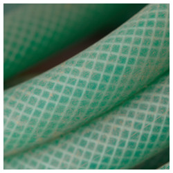 Plastic snake - Trabajo Personal Trabajo personal fotográfico que entremezcla los colores, formas y texturas de la realidad con la plasticidad de lo etéreo.