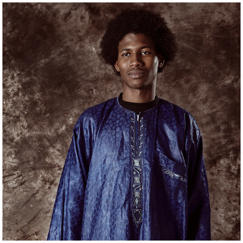 Samba (Mali) - Proyecto Yaakaar “Yaakaar” es un proyecto fotográfico que nos acerca a cinco historias, cinco vidas, cinco sueños y una esperanza común: conseguir un futuro mejor.