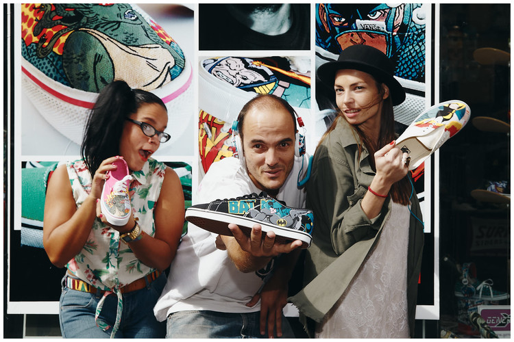 Vans Superhéroes - Fotografía de evento Fotografía de evento en la tienda de Vans Madrid, durante la presentación de la nueva colección de zapatillas customizadas con personajes de Marvel por el artista Pablo Ruano.